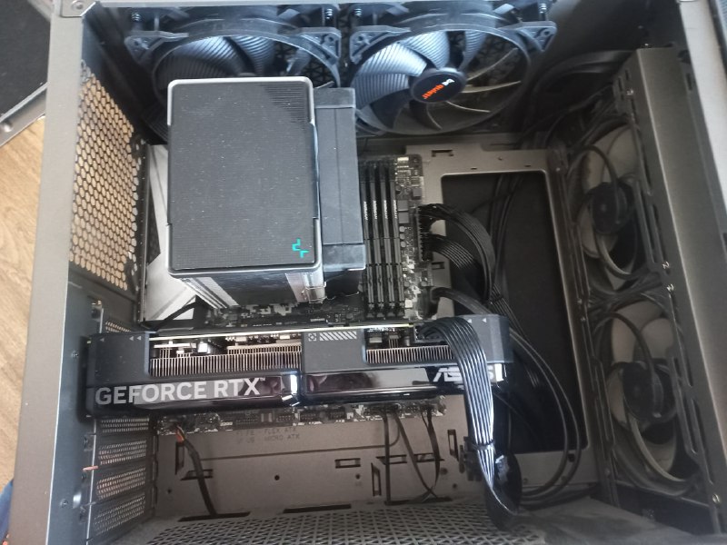 Компьютер Ryzen 5600, ASUS 4070, Benq EW2775ZH