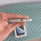 iPhone SE (2020) 64GB White 3