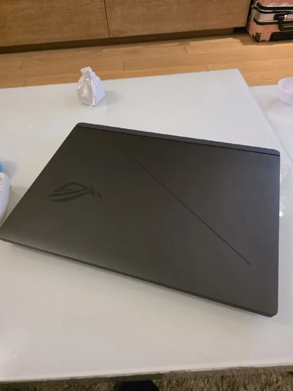 Ноутбук ASUS ROG Strix G18 с 5070ti, 1TB, 32GB, 240Гц 1