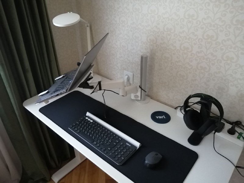 Электрический стол VARI с рабочим местом и аксессуарами 3