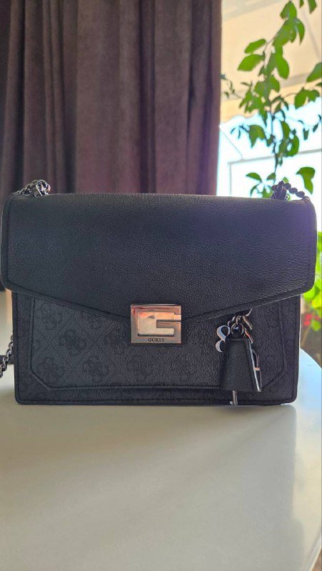 Чёрная сумка на плечо с цепочкой 2