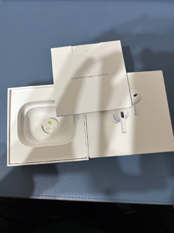 Apple AirPods 2, SoundCore Space One