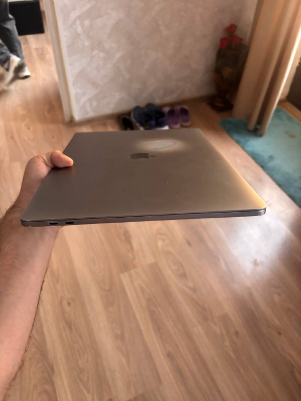 Macbook Pro 15.6 дюймов 2019 i7 16/500GB 4
