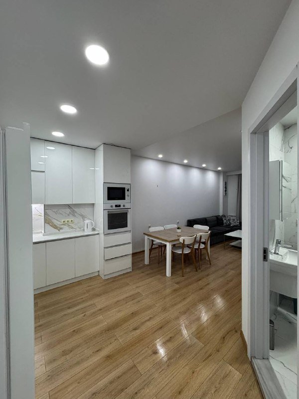 2х комнатная квартира с 1 спальней, аренда на год