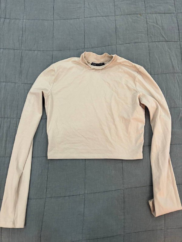 Топ голубой, Рубашка шелковая, Лонгслив бежевый, Пиджак, Штаны белые, Кофта, Свитер сиреневый, Лонслив розовый, Лонгслив белый, Юбка баллон бежевая 3