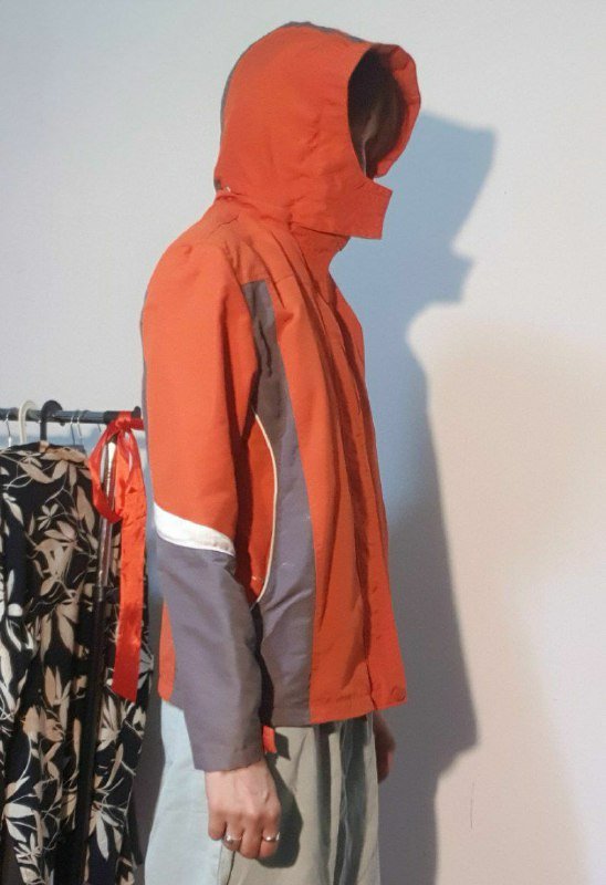 Плащ бежевый, куртка мужская чёрная, оранжевая куртка со светоотражающими вставками 2