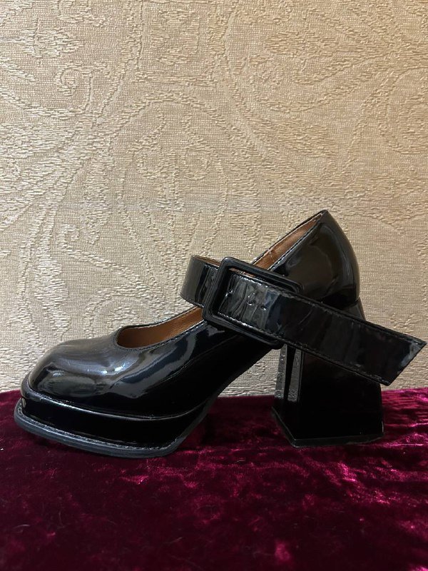 Козаки и туфли на каблуке женские 3