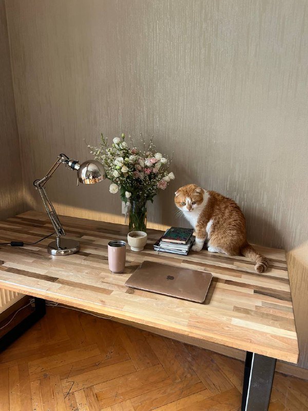 Стол из массива ореха