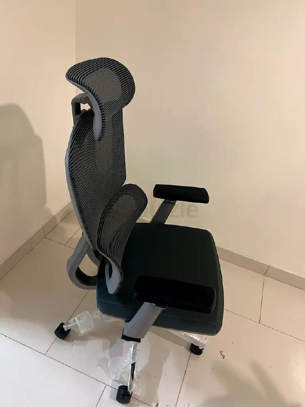 Фирменное компьютерное кресло с поясничной поддержкой