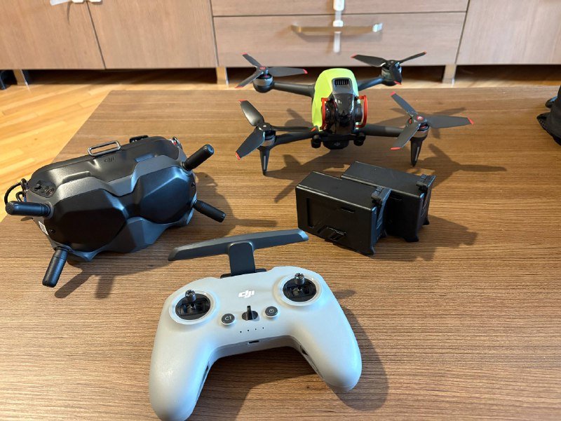 DJI FPV Drone с комплектом очков, пультом, АКБ, пропеллерами 2