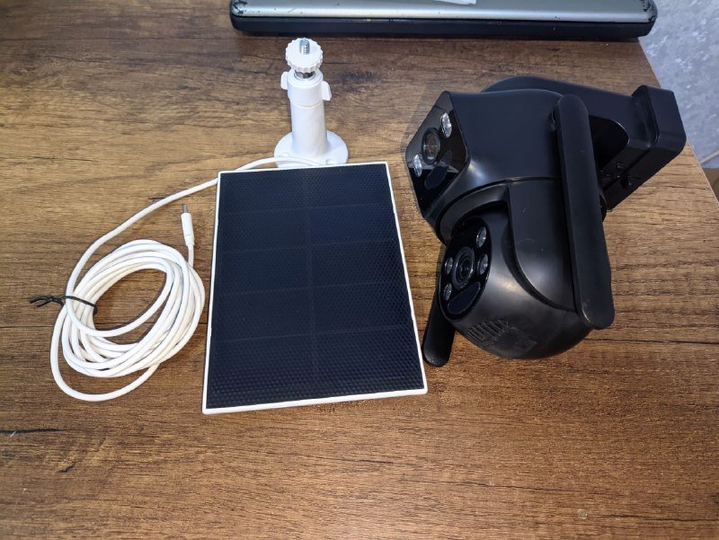 Солнечная панель и камера видеонаблюдения с установкой