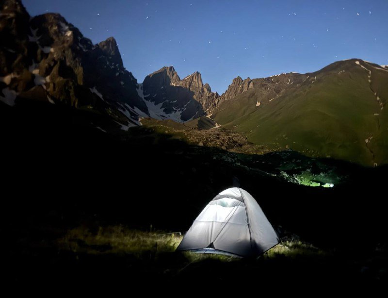 Две походные палатки Decathlon, серая и зелёная 2