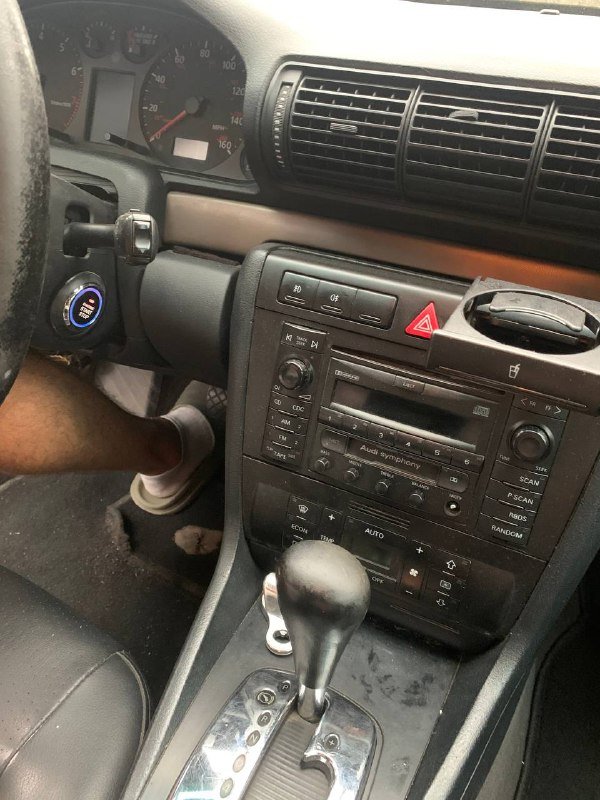 Audi 2000 года 2