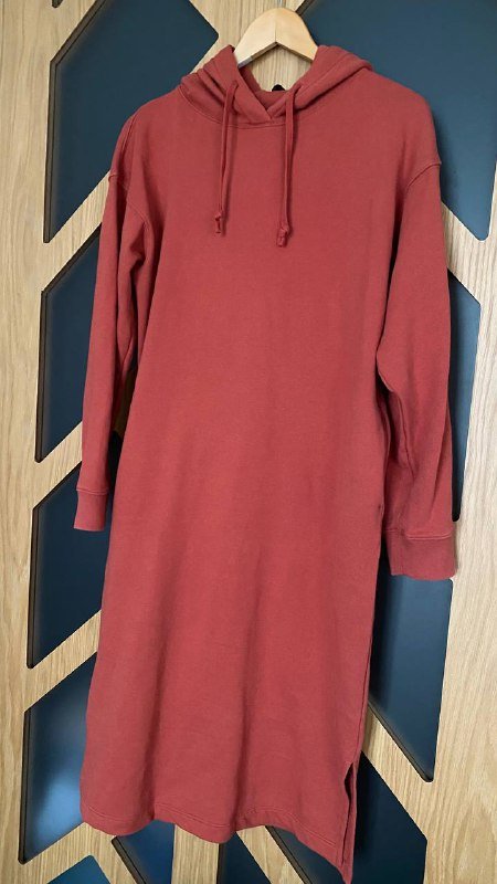 Платье-худи Uniqlo ниже колен с капюшоном и карманами 1