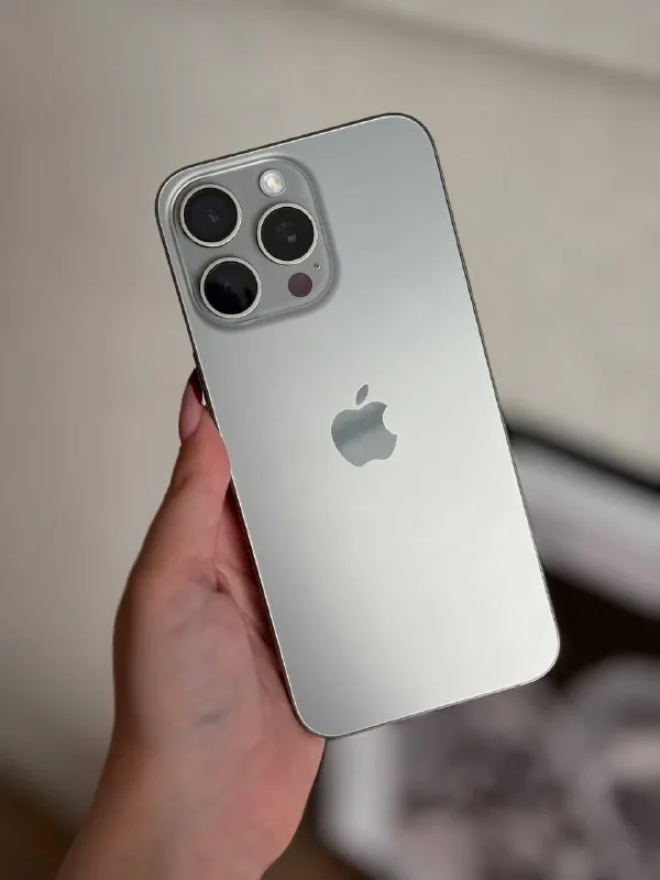 iPhone 16 Pro, iPhone 15 Pro Max, iPhone 13, MacBook Air, PS5, iPad Pro