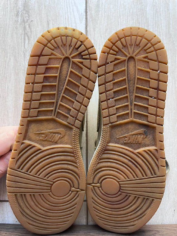 Женские оригинальные кроссовки размер 37 6