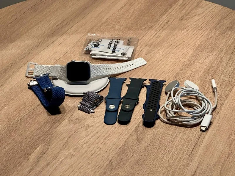 Apple Watch Series 10 42mm Aluminium с комплектом 1