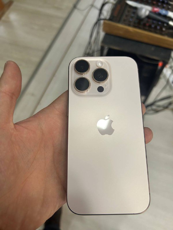 iPhone 16 Pro 256 ГБ Золотой Титан