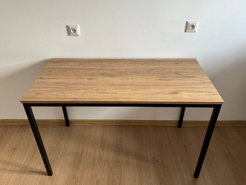 Светлый и темный рабочие столы, прикроватные столики 3