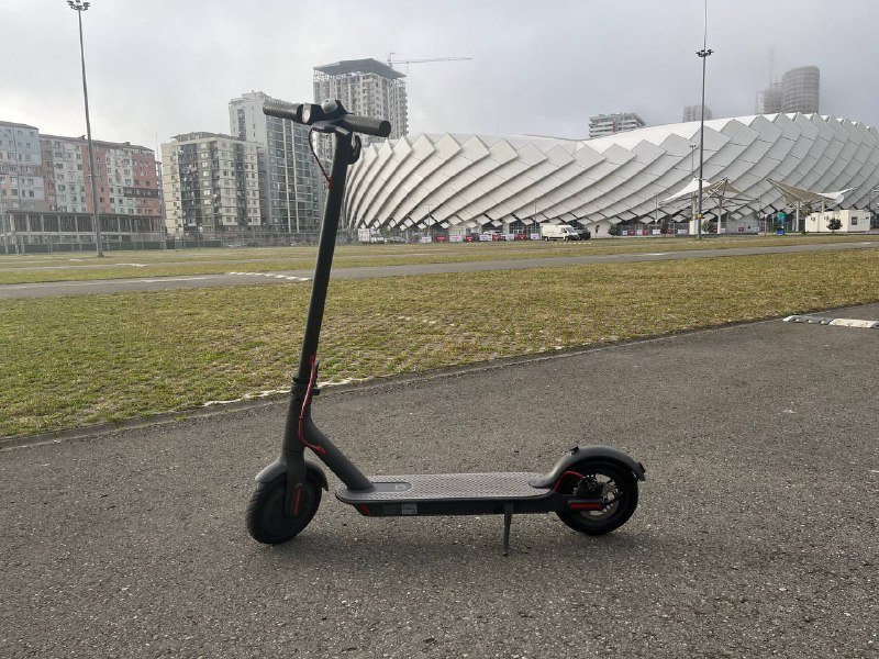 Самокат Xiaomi m365, велозамок, насос, зарядное устройство