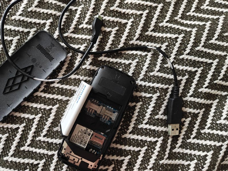 Кнопочный телефон Philips Xenium e109