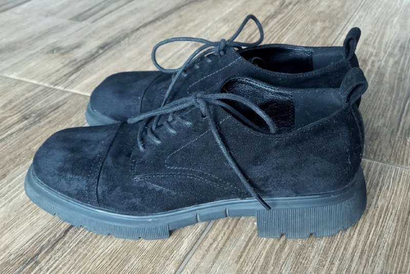 Полосатая кофта, пиджак черный, туфли замшевые, джинсы черные 3