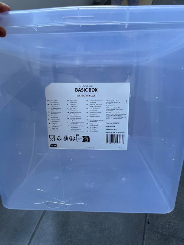 Большой пластиковый контейнер с крышкой 2