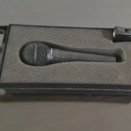 Динамический микрофон Behringer XM8500 с кейсом