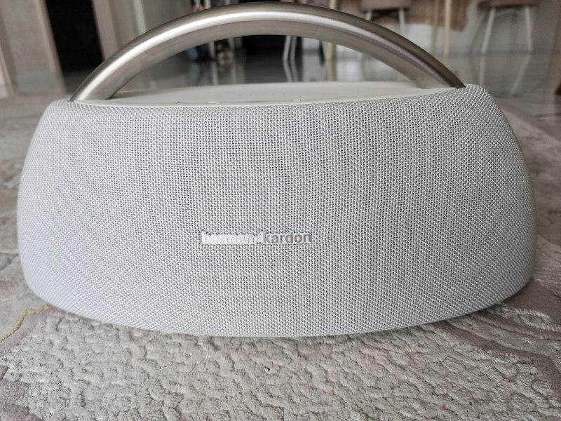 Колонка Harman Kardon с зарядным устройством