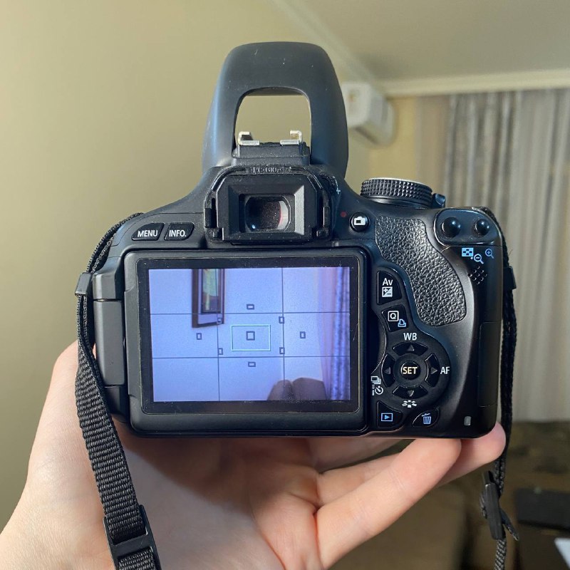 Canon EOS 600D DSLR camera body for sale 2