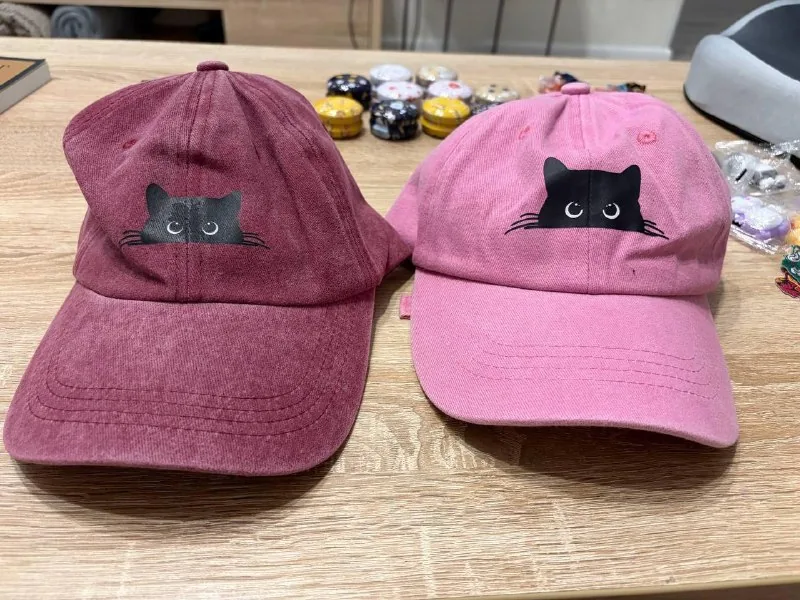 Matching caps (baseball caps) 1