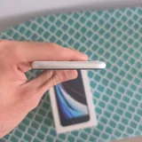 iPhone SE (2020) 64GB White 4