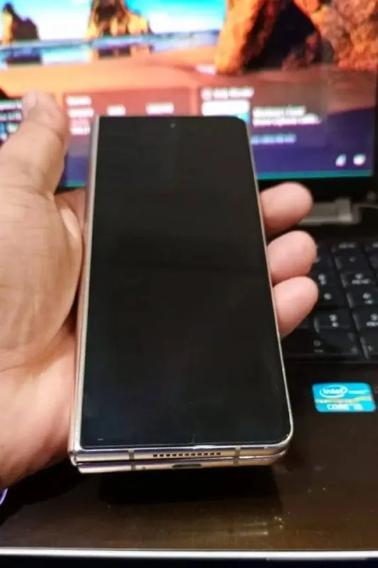 Samsung Galaxy Z Fold 4 1
