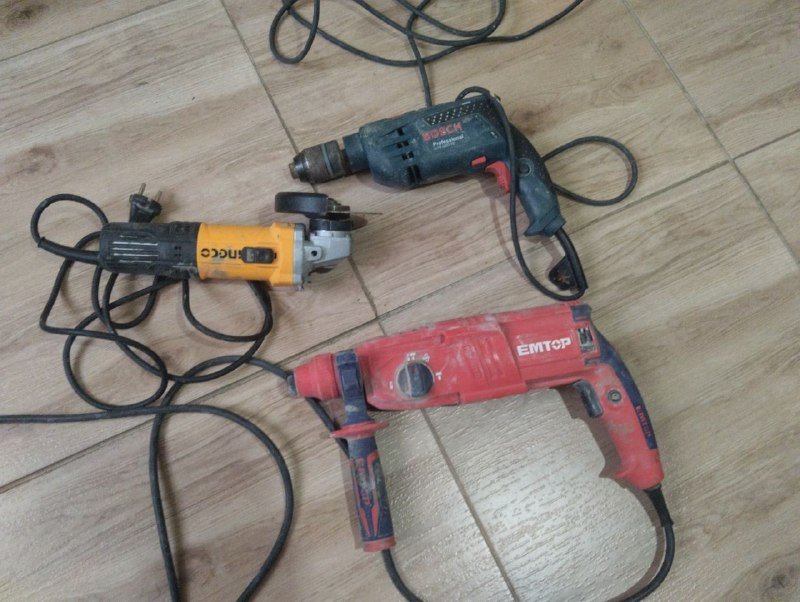 перфоратор, болгарка Инко, дрель Бош, ящик для инструментов