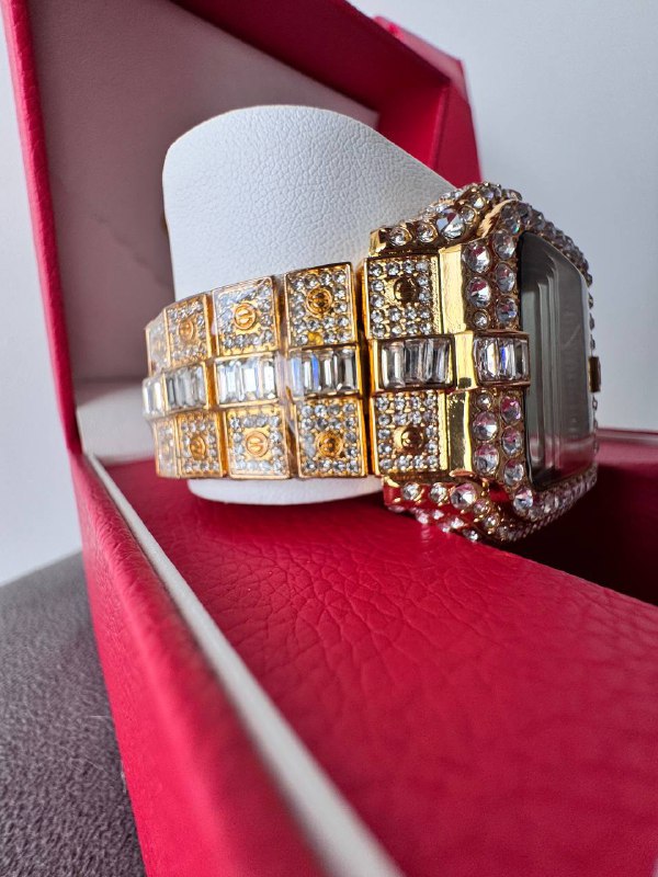 Наручные часы реплика Cartier с инкрустацией камнями 3