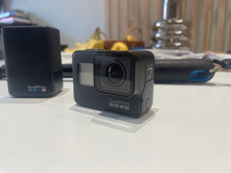 GoPro Hero 7 Black, 2 аккумулятора, селфи-палка