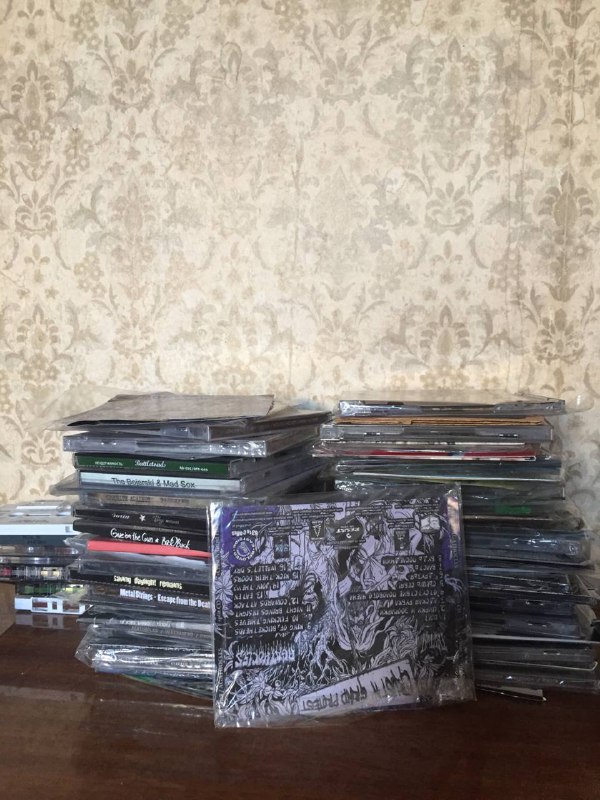 Множество хард-рок CD дисков