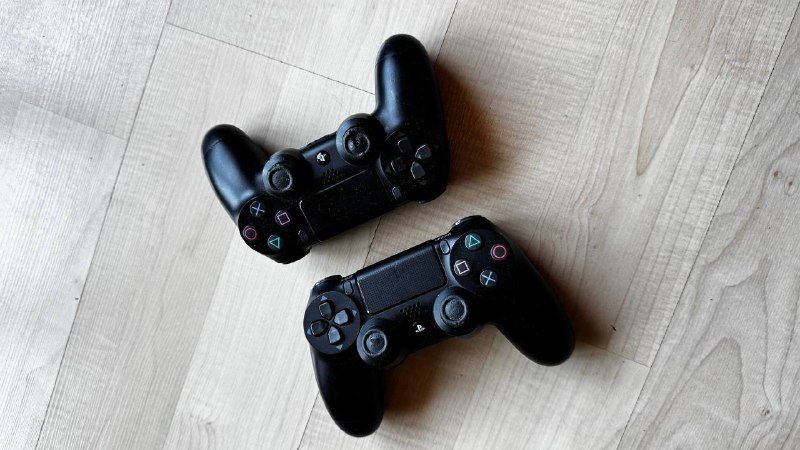 Sony PlayStation 4 Pro, 2 контроллера DualShock 4 2