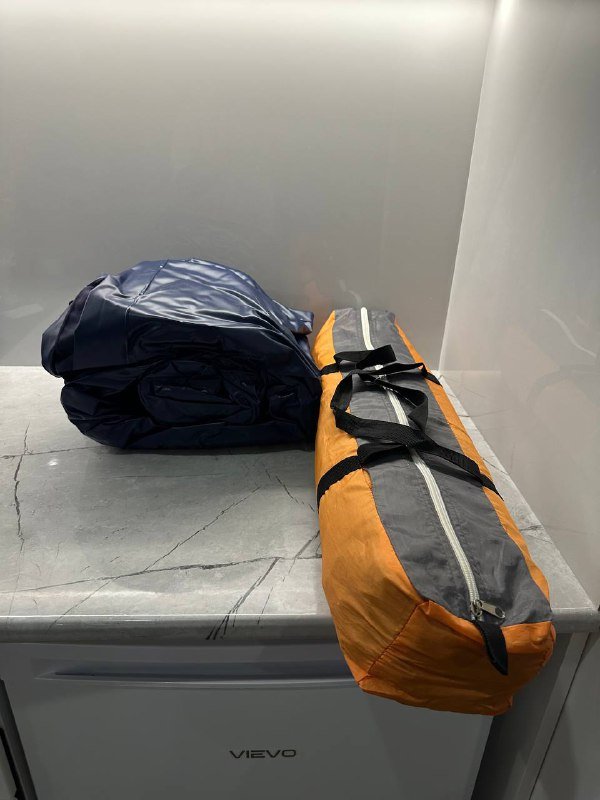 Палатка трехместная, надувной матрас двуспальный