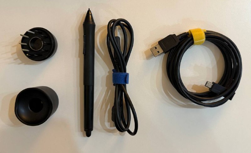 Планшет Wacom Intuos pro small с аксессуарами 4