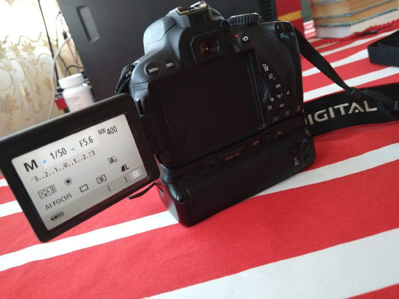 Зеркальный фотоаппарат Canon 650D с аксессуарами 2