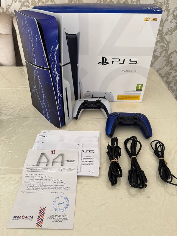 Playstation 5 Slim Disk Versia, 2 джойстика, оригинальные кабели, подставка, коробка
