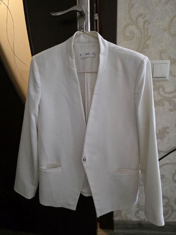 Пиджак Mango, кофта с капюшоном, платье Zara, свитшот D/Gabbana