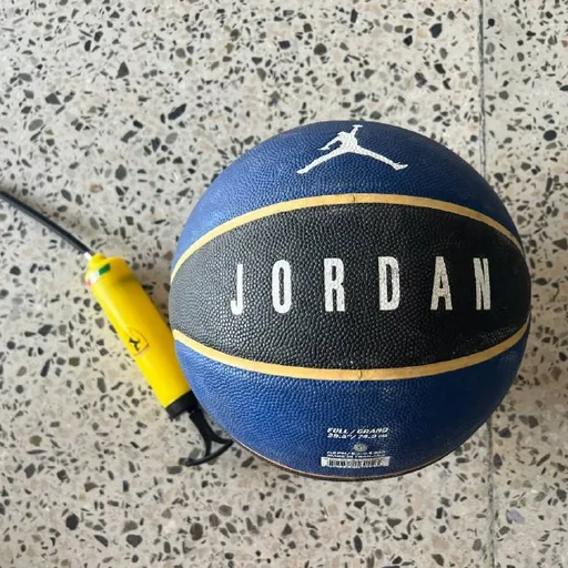 Баскетбольный мяч Jordan Ultimate 8P, насос
