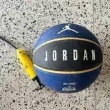 Баскетбольный мяч Jordan Ultimate 8P, насос 1