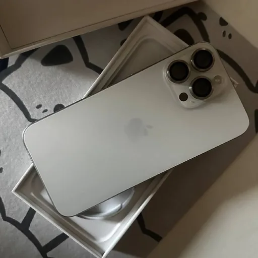 iPhone 15 Pro Max 256GB белого цвета