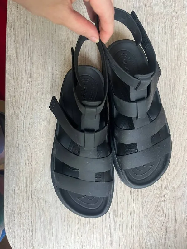 Сандалии Crocs Brooklyn Luxe Gladiator 1