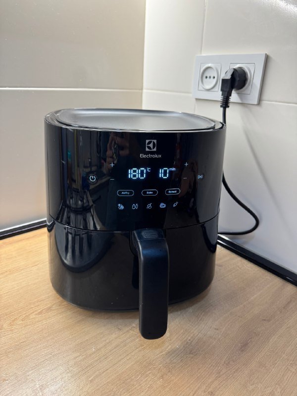Аэрогриль Electrolux EAF3B Air Fryer 3L Black