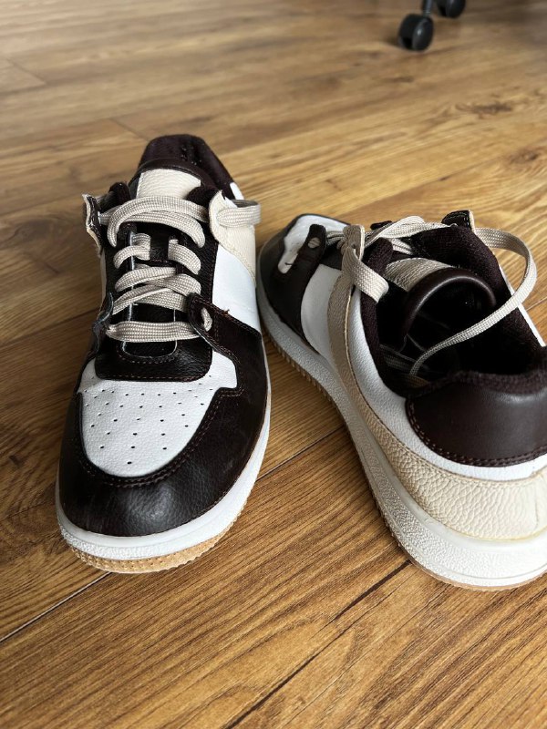 Голубо-белые Nike, Бело-коричневые DeFacto, Черные New Balance
