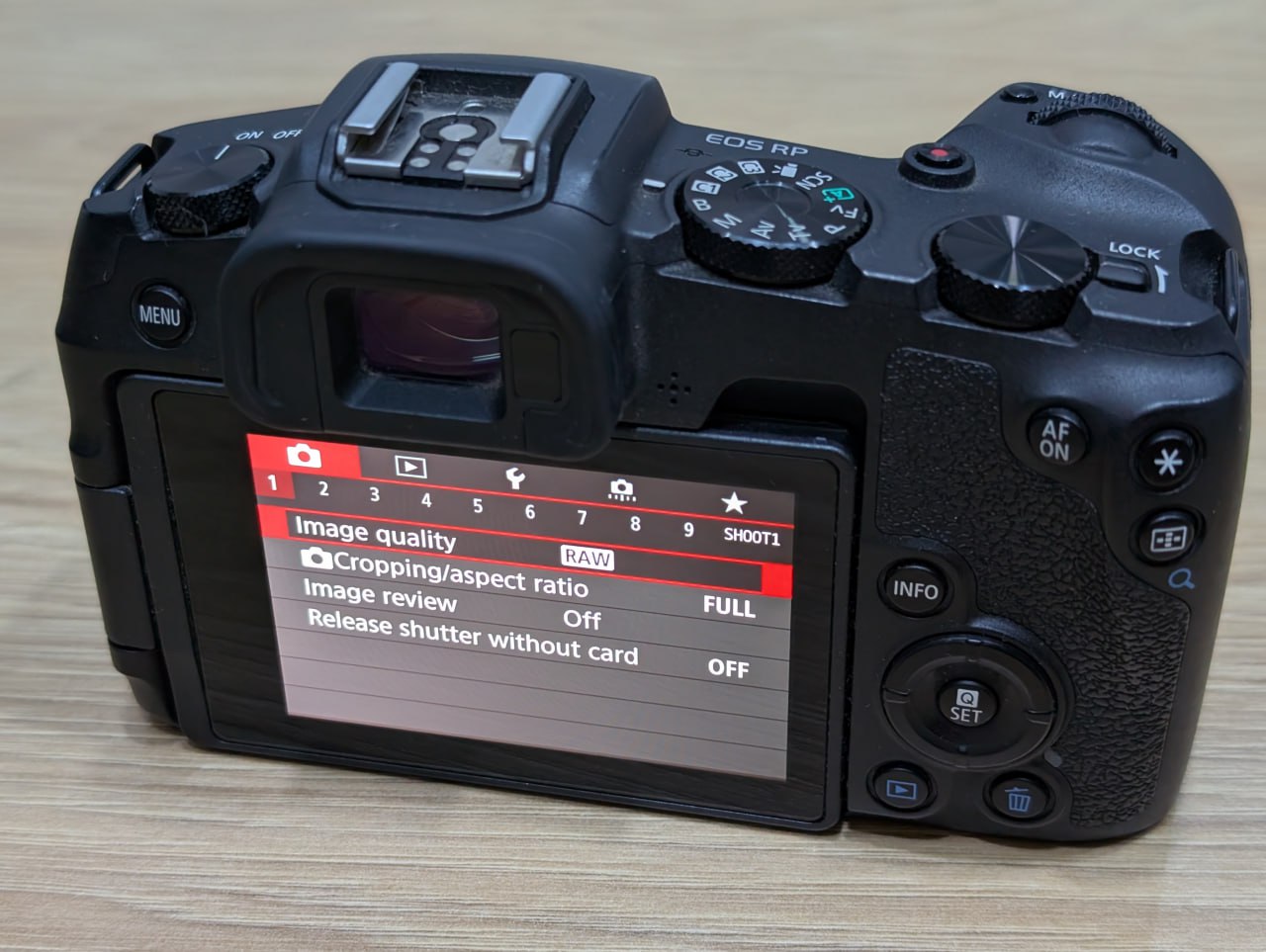 Камера Canon EOS RP body, аккумулятор, зарядное устройство 4